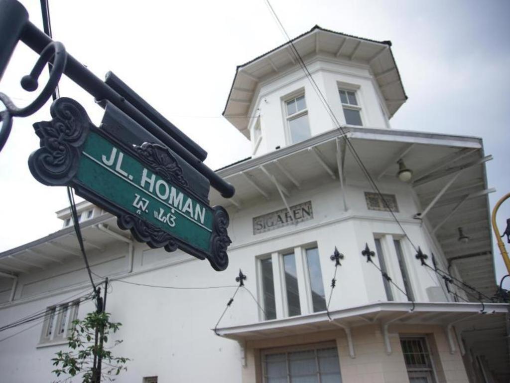 Raffleshom Hotel Bandung Exterior foto