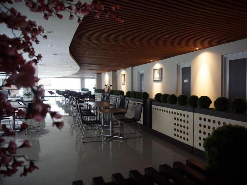 Raffleshom Hotel Bandung Exterior foto