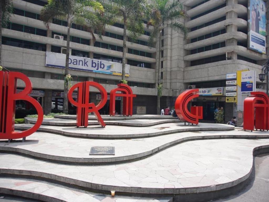 Raffleshom Hotel Bandung Exterior foto