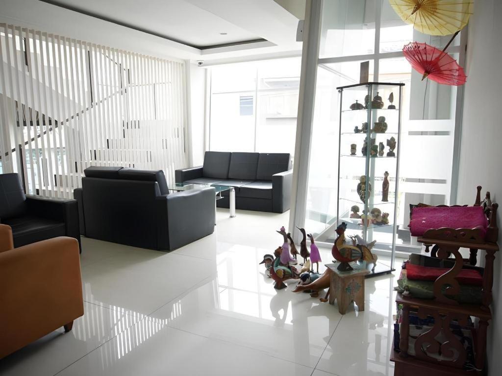 Raffleshom Hotel Bandung Exterior foto