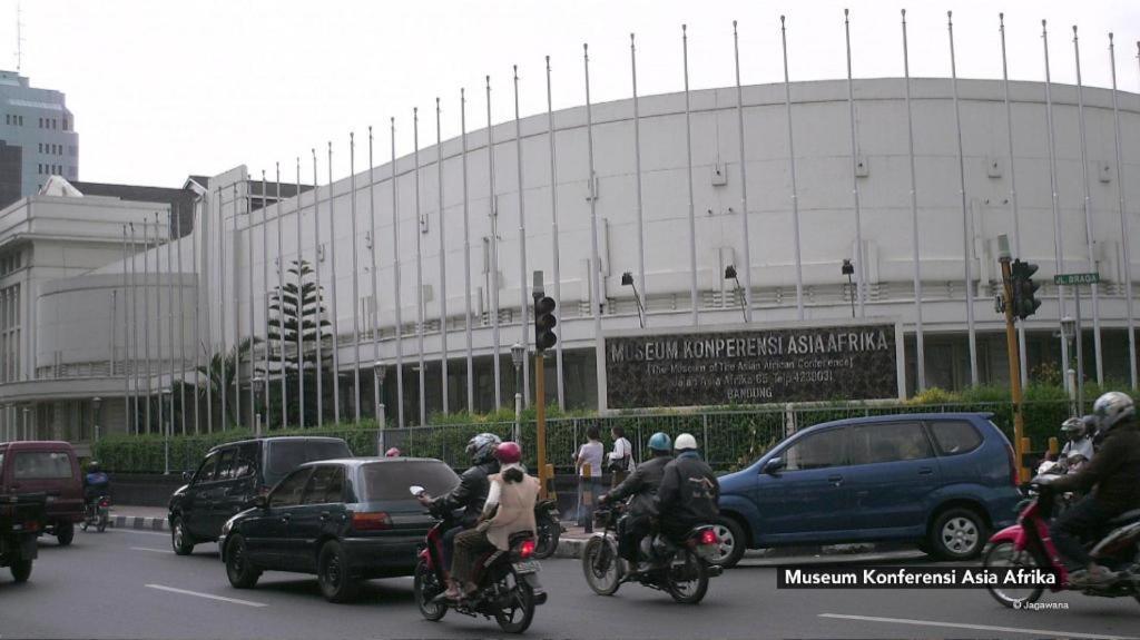 Raffleshom Hotel Bandung Exterior foto