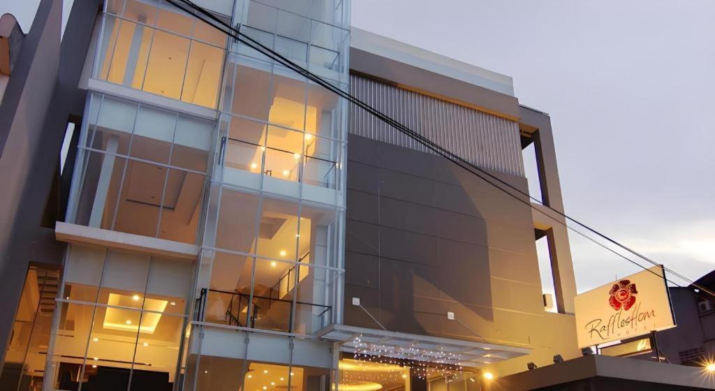 Raffleshom Hotel Bandung Exterior foto